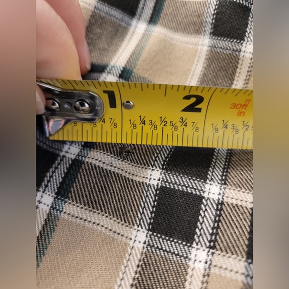 Under Armour Men's Large Plaid Long Sleeve Button Down Shirt -Tan/Brown/Green - Picture 13 of 13